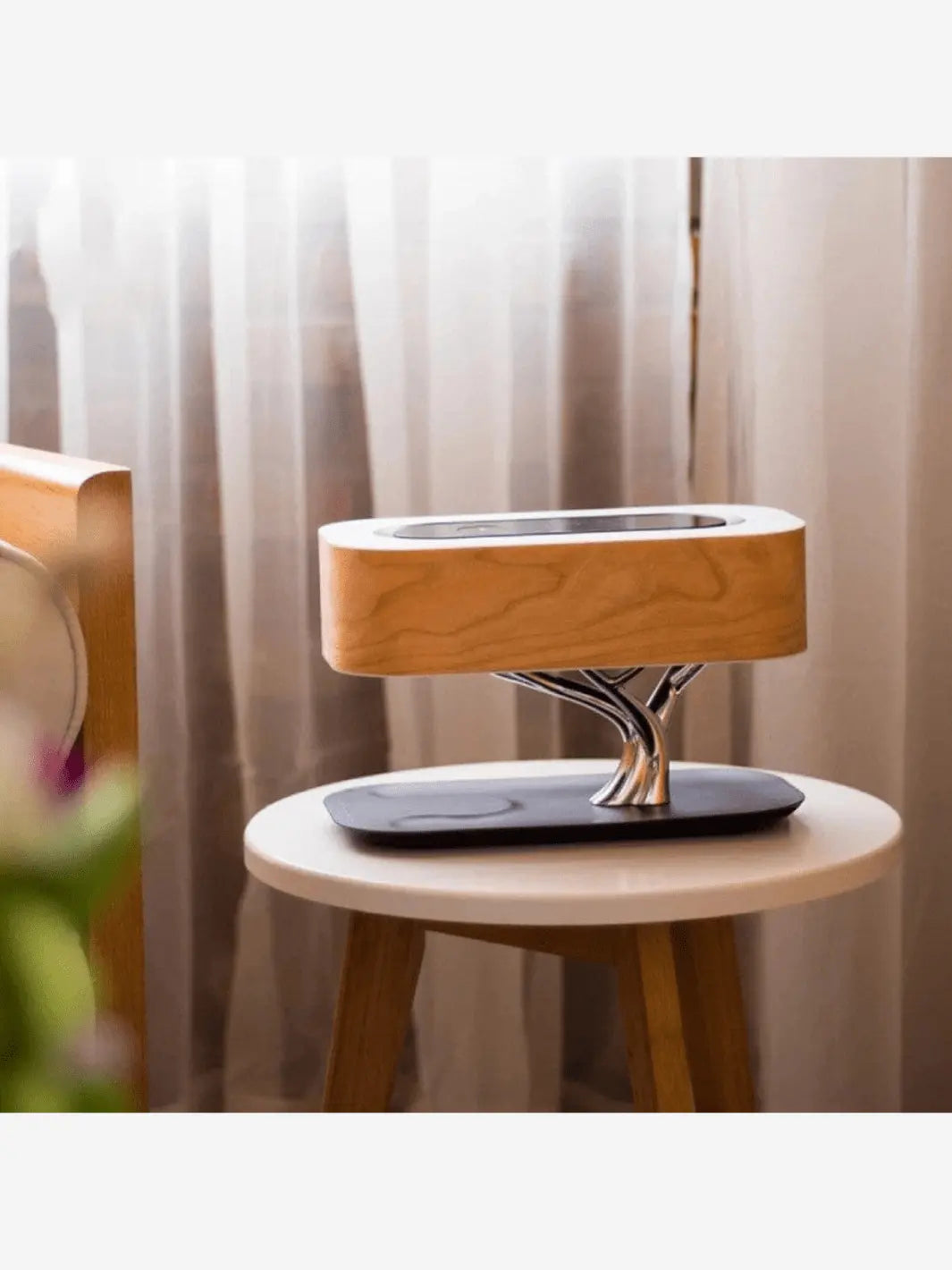 Lampe de chevet connectée moderne en forme d'arbre design qui s'adapte idéalement à une décoration scandinave