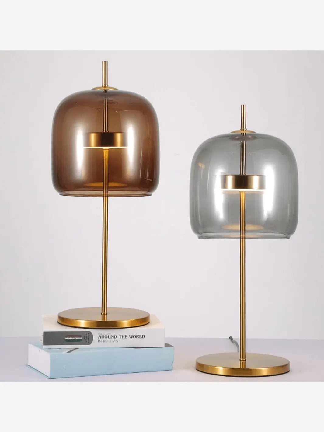 lampes de chevet en verre avec abat jour marron fumee ou gris fumee vintage et a la fois design
