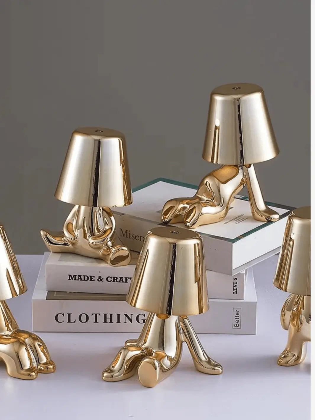 lampe de chevet metal portable sans fil ludique differentes positions couleur or
