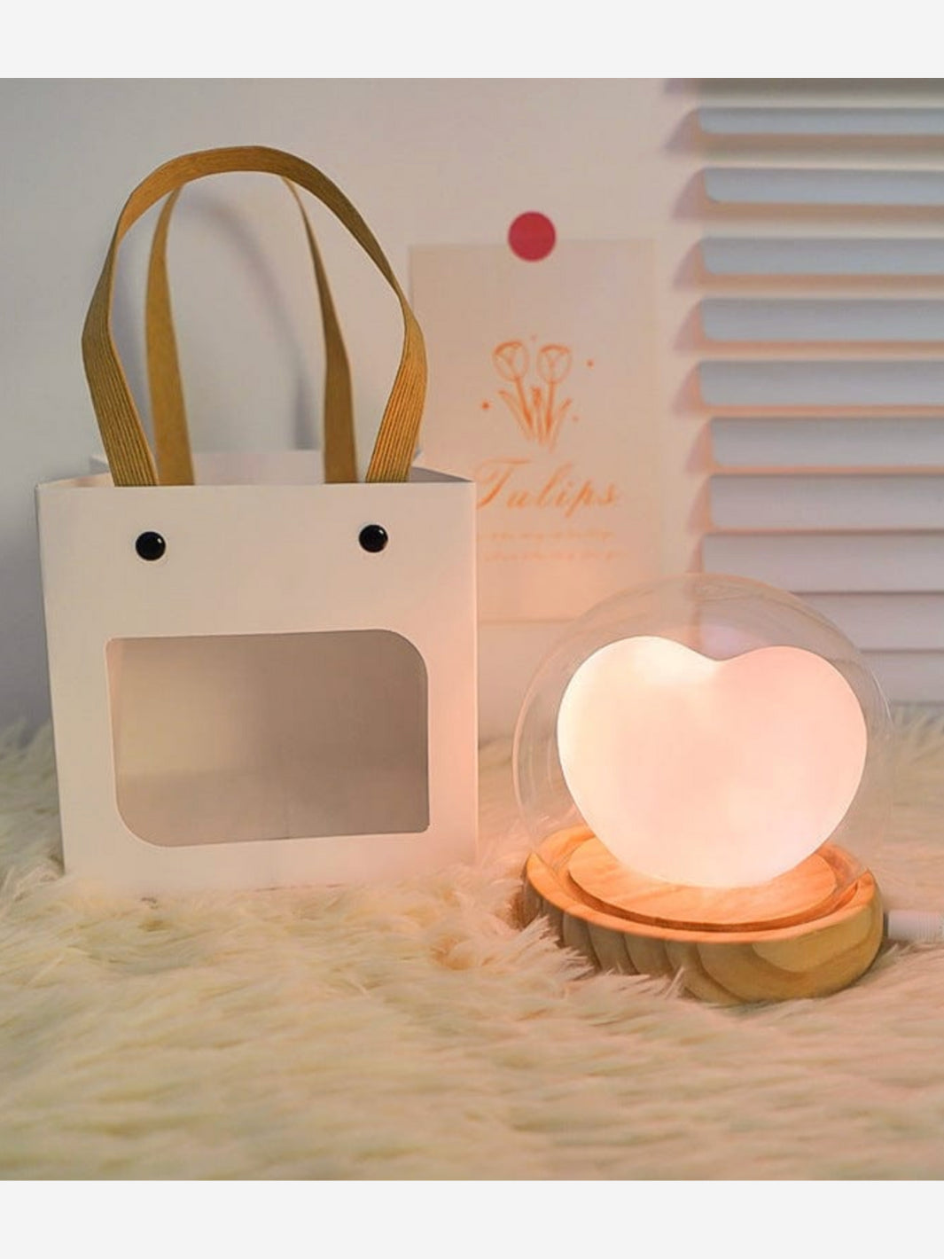 Lampe de Chevet coeur rose Romantique Sous Cloche avec socle en bois