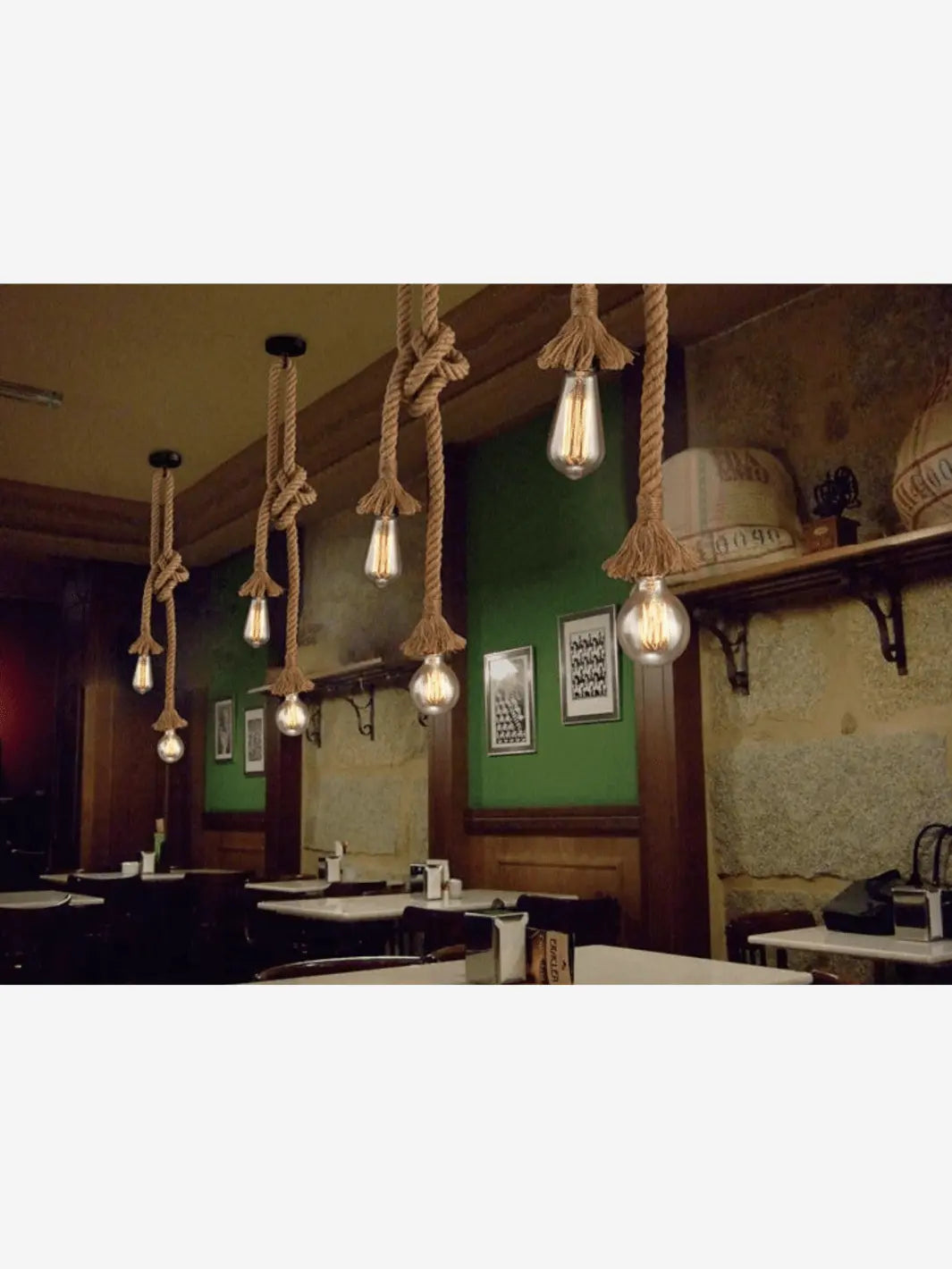 décoration de restaurant avec des lampes de chevet suspendue en corde