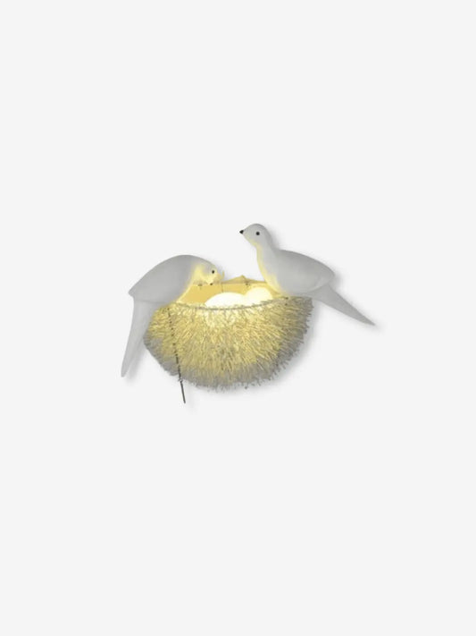lampe de chevet murale representant un nid avec deux oiseaux et des oeufs dans le nid