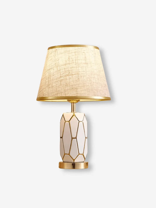 Lampe de chevet en céramique de couleur blanche et dorée avec son abat jour beige 
