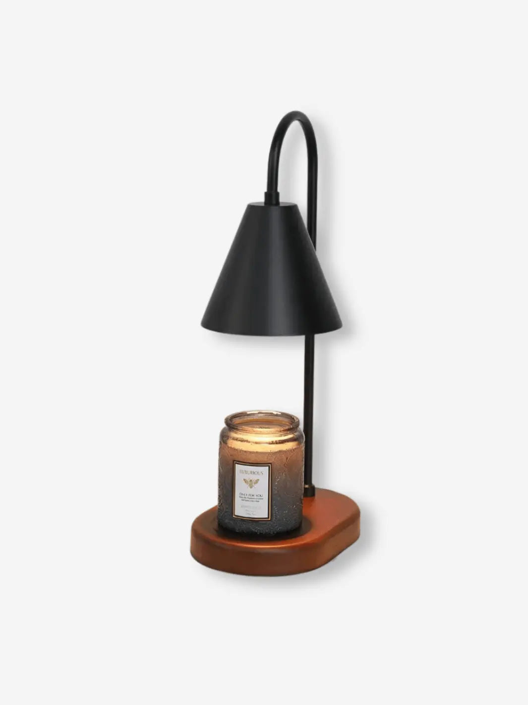 lampe de chevet chauffe bougie avec abat jour noir et socle en bois sur lequel on pose une bougie qui fond grace a la lumiere de la lampe 