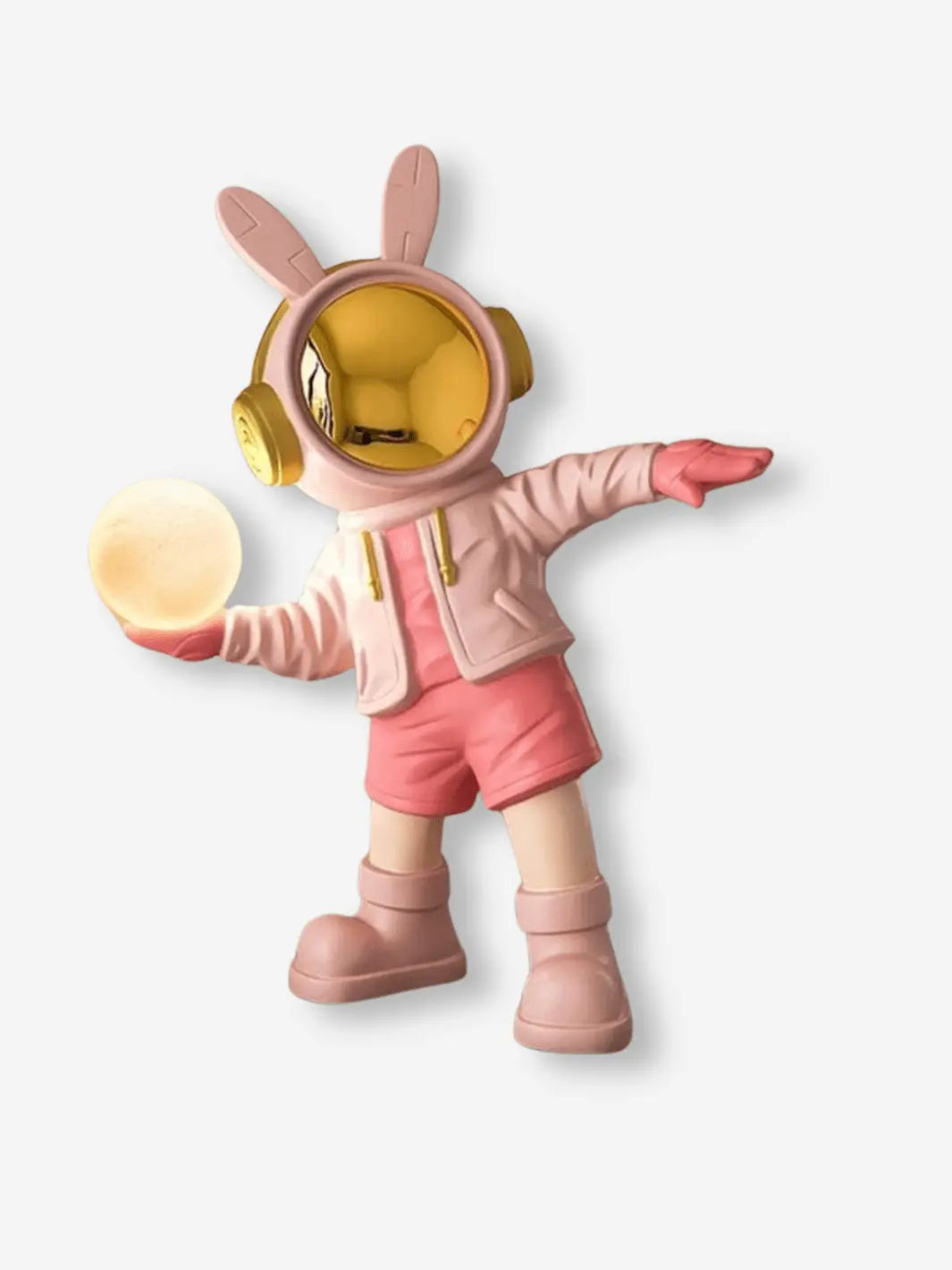 lampe de chevet pour enfant representant un lapin habillee avec un casque sur les oreilles et une balle dans la main la balle etant la lampe 