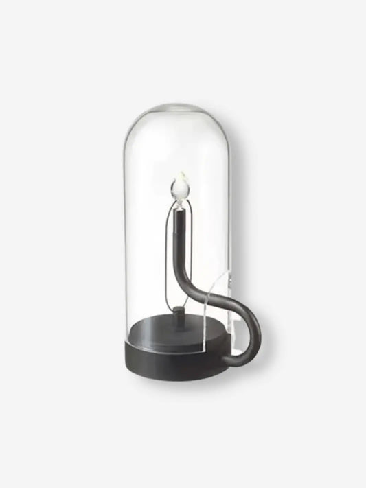 lampe de chevet industrielle representant un ancien lampion avec une flamme au bout qui s allume lorsque la lampe s allume