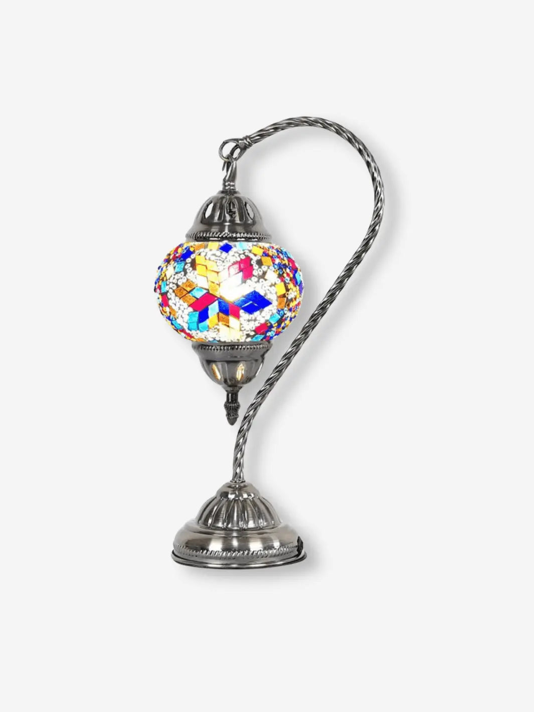 lampe de chevet mosaique en metal rappelant l orient