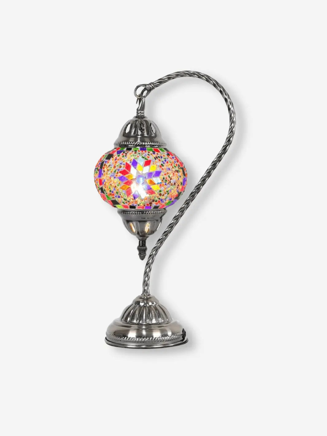 lampe de chevet mosaique en metal rappelant l orient