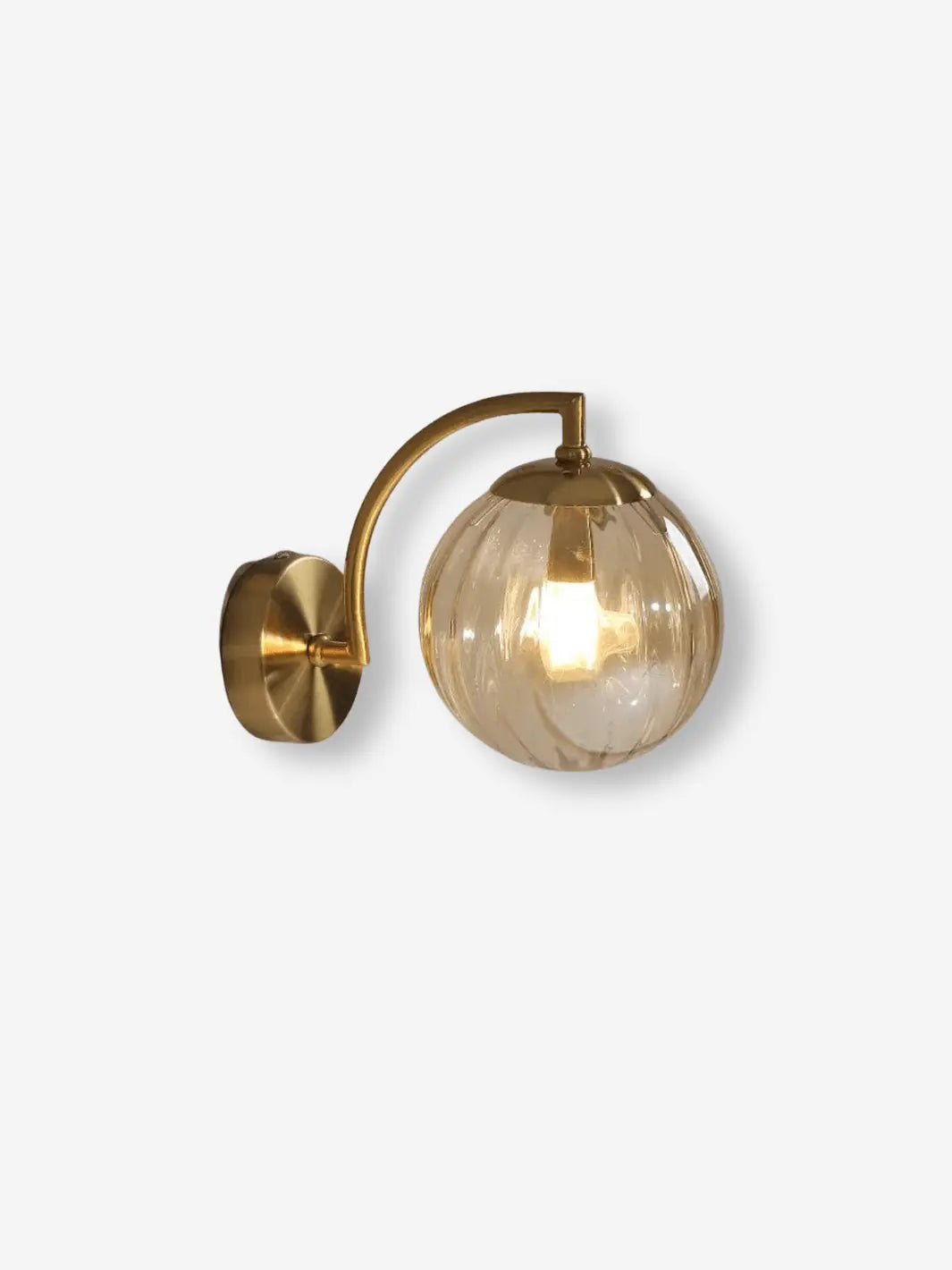 lampe de chevet murale moderne et design avec socle couleur or et bulle lumineuse ambre miel
