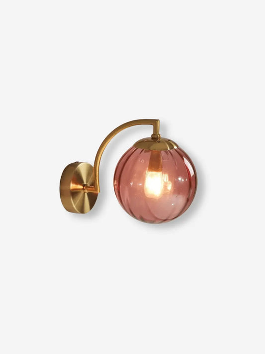 lampe de chevet murale moderne et design avec socle couleur or et bulle lumineuse rose poudree