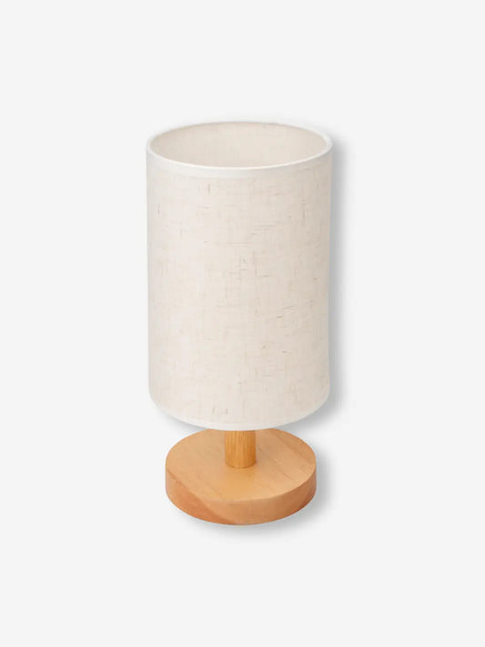 lampe de chevet scandinave avec pied en bois rond et abat jour rond en tissu blanc casse
