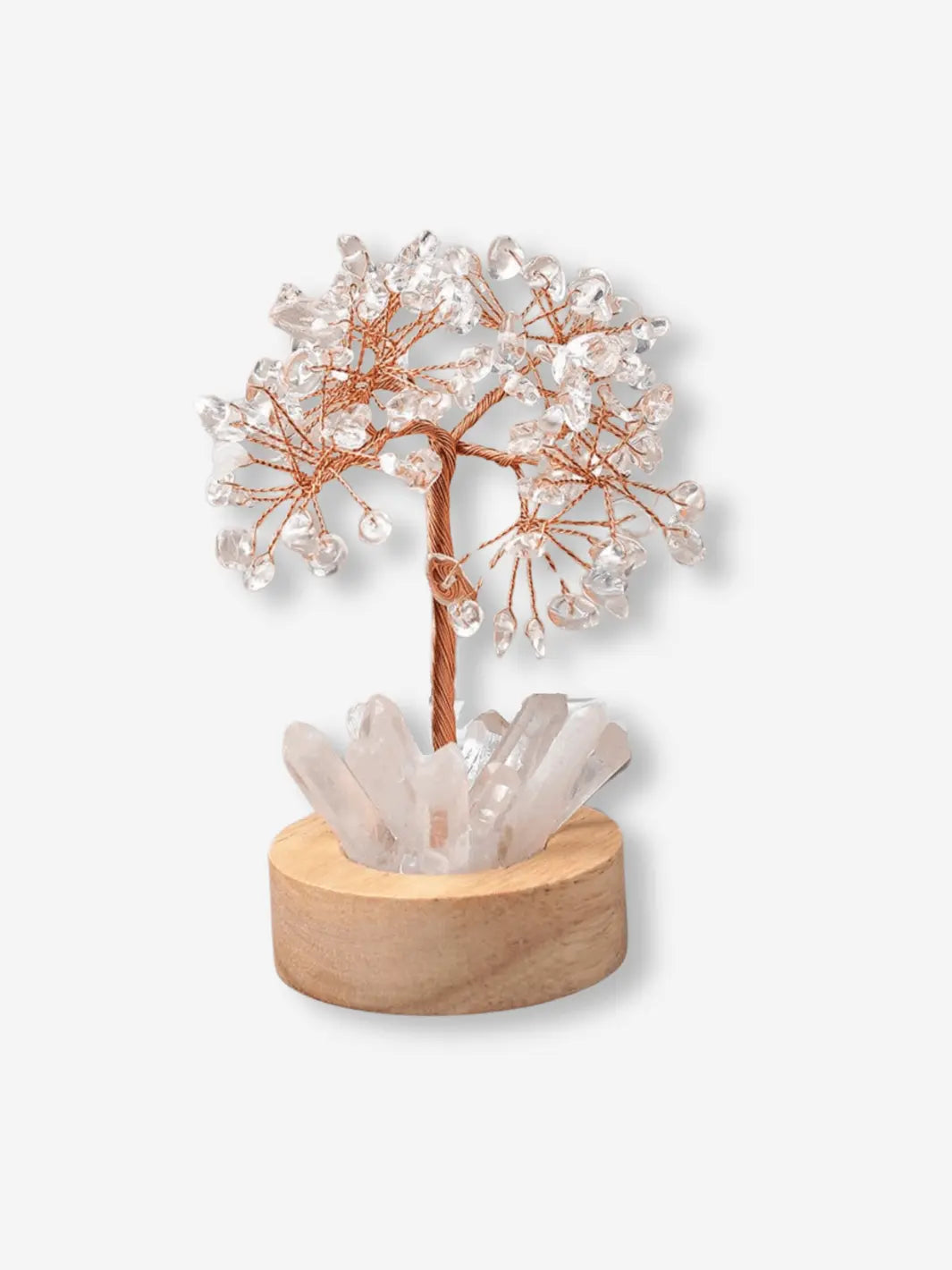 lampe de chevet usb representant un arbre avec des pierres precieuses blanches et a son pied des cristaux transparents dans un petit socle en bois